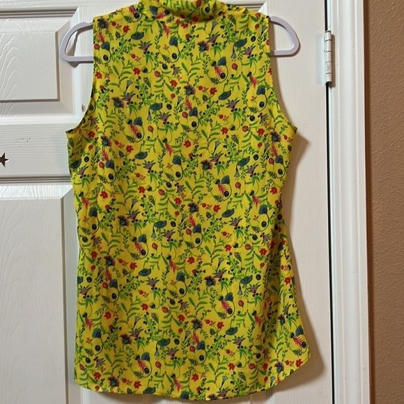 Rose + Olive Yellow Floral Sleeveless V-Neck Top Size Medium - Picture 2 of 7